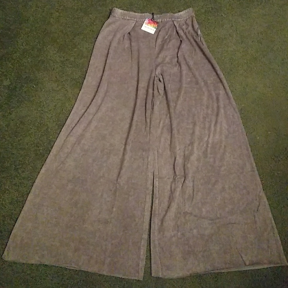 Mineral washed Women's 3/4 length pants